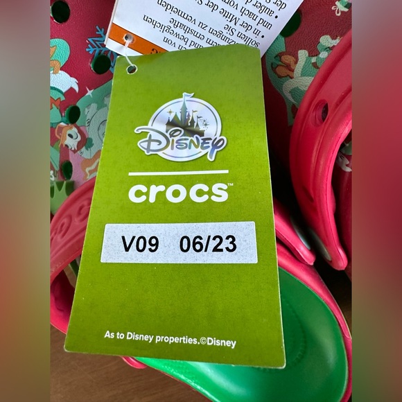 Mickey Mouse and Friends Holiday Adult Crocs - Men’s size 6, Women’s size 8 -NWT - Picture 9 of 10